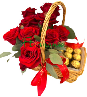 Корзина с красными розами + Ferrero Rocher