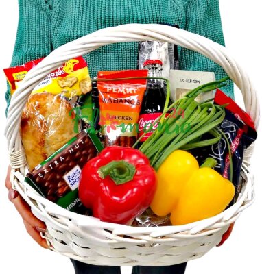 Корзинка с вкусностями «Цыплёнок»